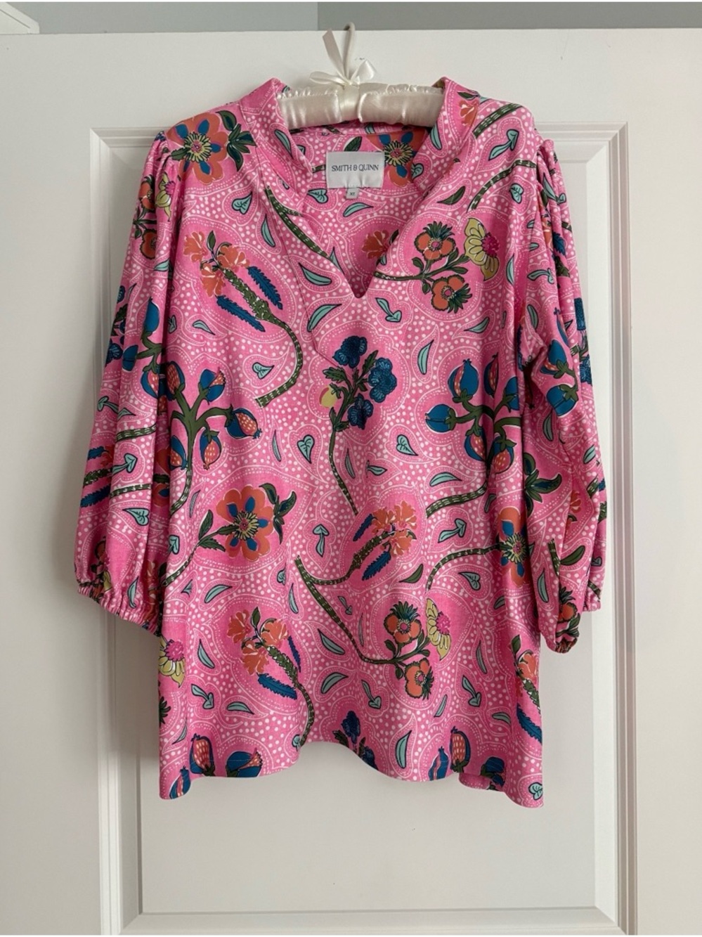 Smith & Quinn Pink Floral V-Neck Puff Sleeve Blouse - Women's